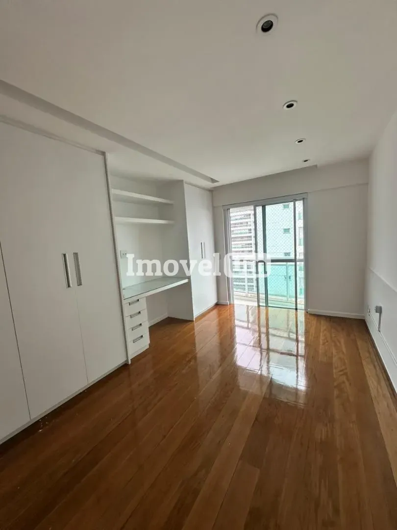 3-bedroom apartment with a home office — photo 21
