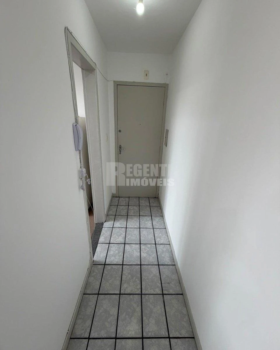 One-bedroom apartment with a home office in Florianópolis — photo 12
