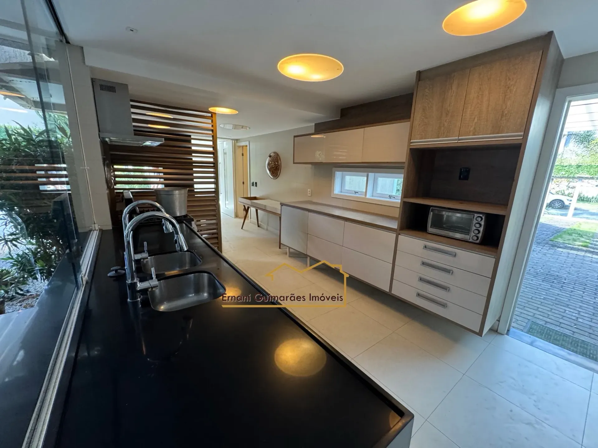 House with an open-plan kitchen and 4 bedrooms — photo 19