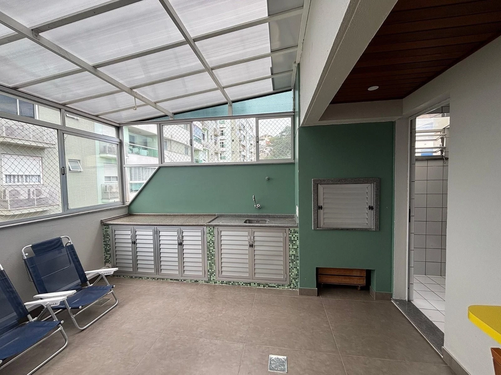 3-bedroom apartment with floor-to-ceiling windows — photo 23
