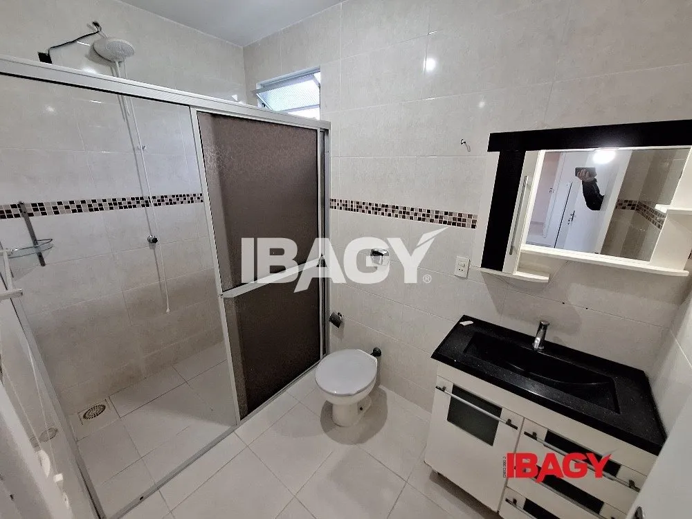 2-bedroom apartment with a washing machine in Florianópolis — photo 13