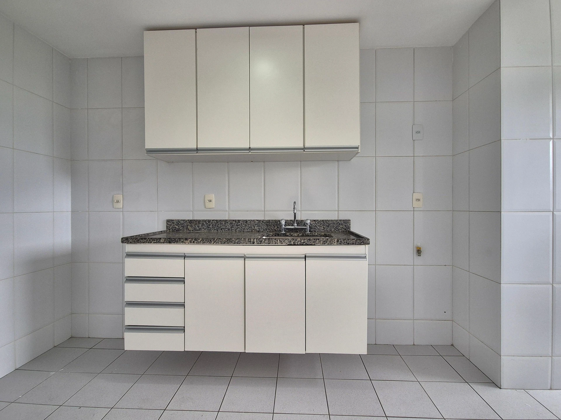 2-bedroom apartment with a home office — photo 26