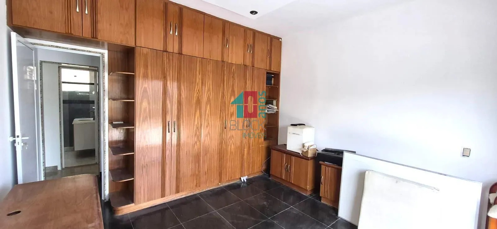 Apartamento com 4 quartos e cozinha separada — photo 30