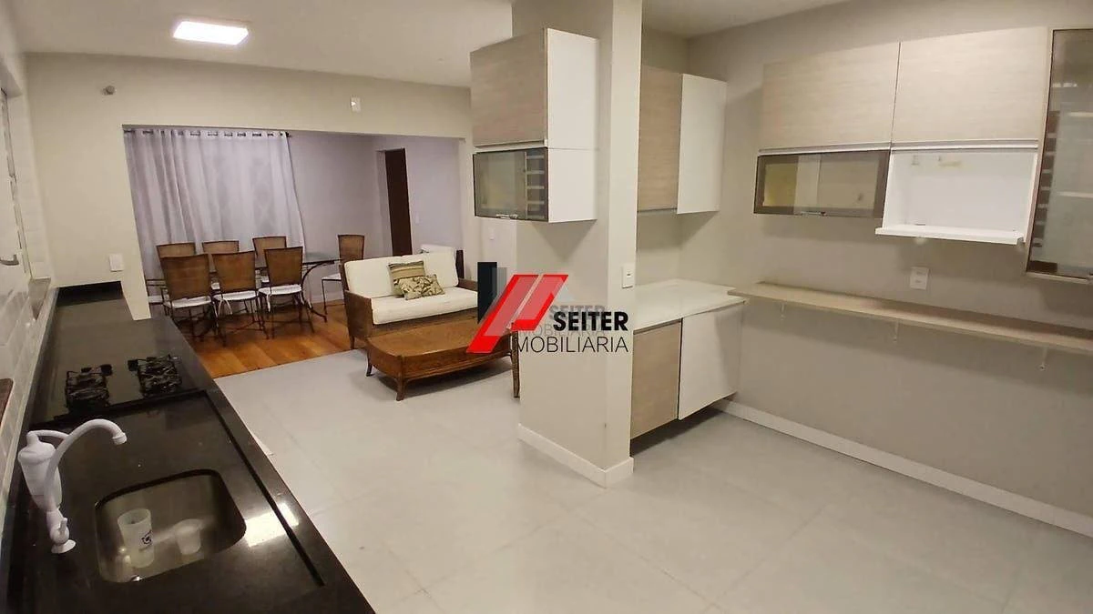 4-bedroom house with a home office in Florianópolis — photo 10