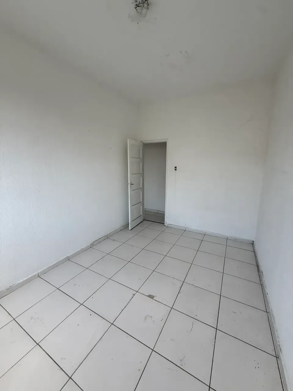 Apartamento com 2 quartos e piso de cerâmica — photo 20