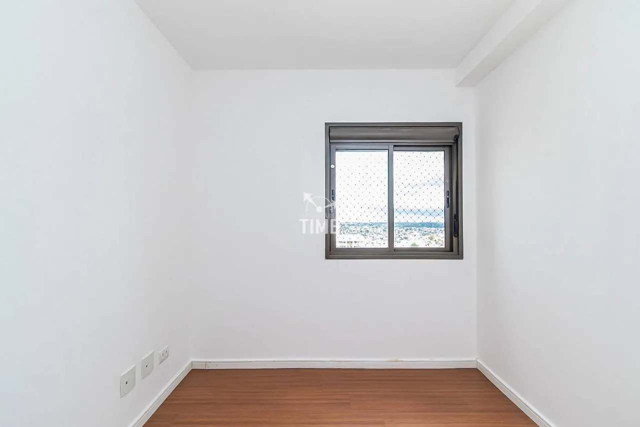 Wood or laminate floors in a 3-bedroom apartment, 78 m² — photo 28