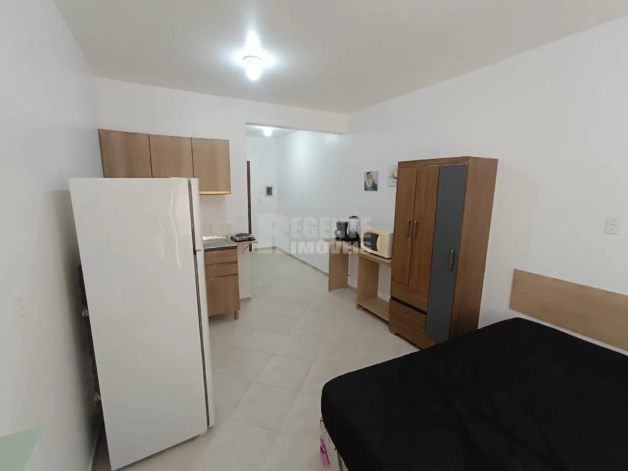 Furnished 30 m² studio with 1 parking space and 1 bath — photo 2