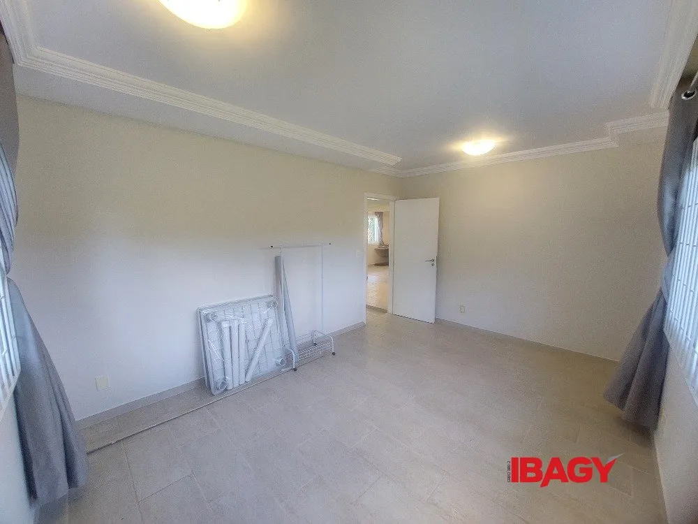 Furnished house with 5 bedrooms on 5200 m² — photo 37