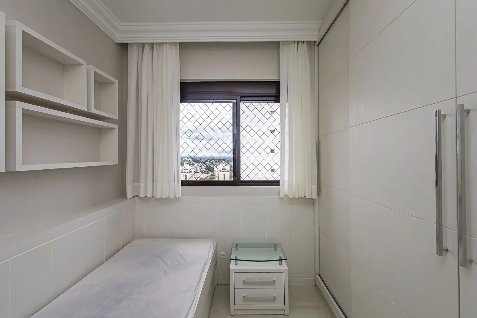 119 m² apartment with floor-to-ceiling windows and a bathtub — photo 26