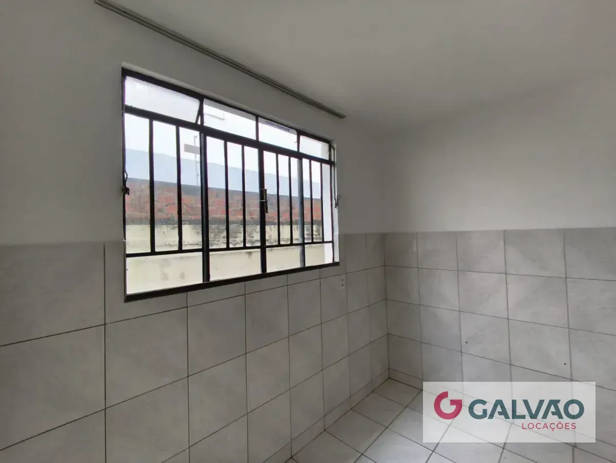 3-bedroom apartment with wood or laminate floors in Curitiba — photo 6