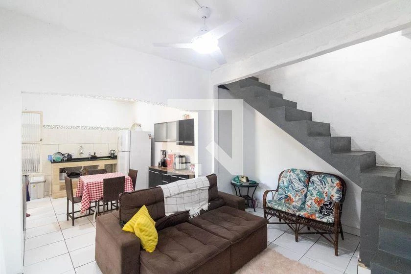 Furnished house with 2 bedrooms and 100 m² plus 2 parking