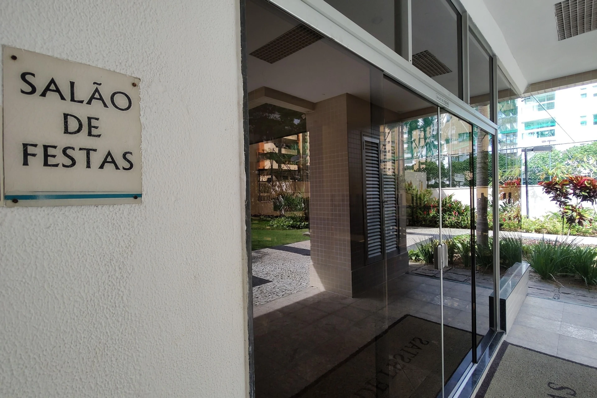99 m² apartment with a water view and a washing machine — photo 49