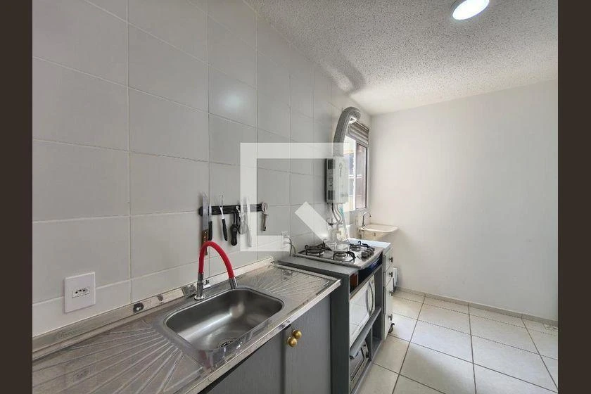 Apartamento mobiliado de 2 quartos em condomínio com piscina — photo 6