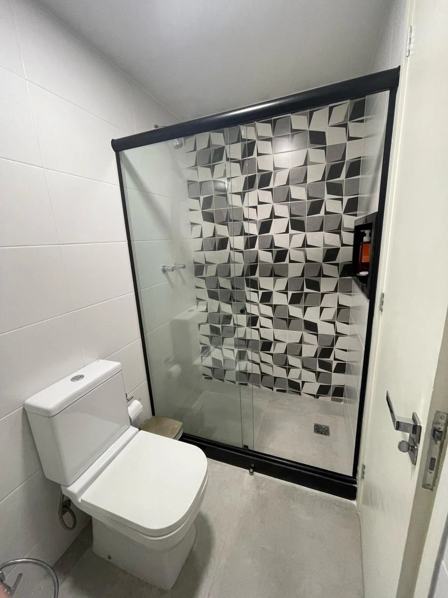 Furnished 70 m² apartment with enclosed glass balcony — photo 25