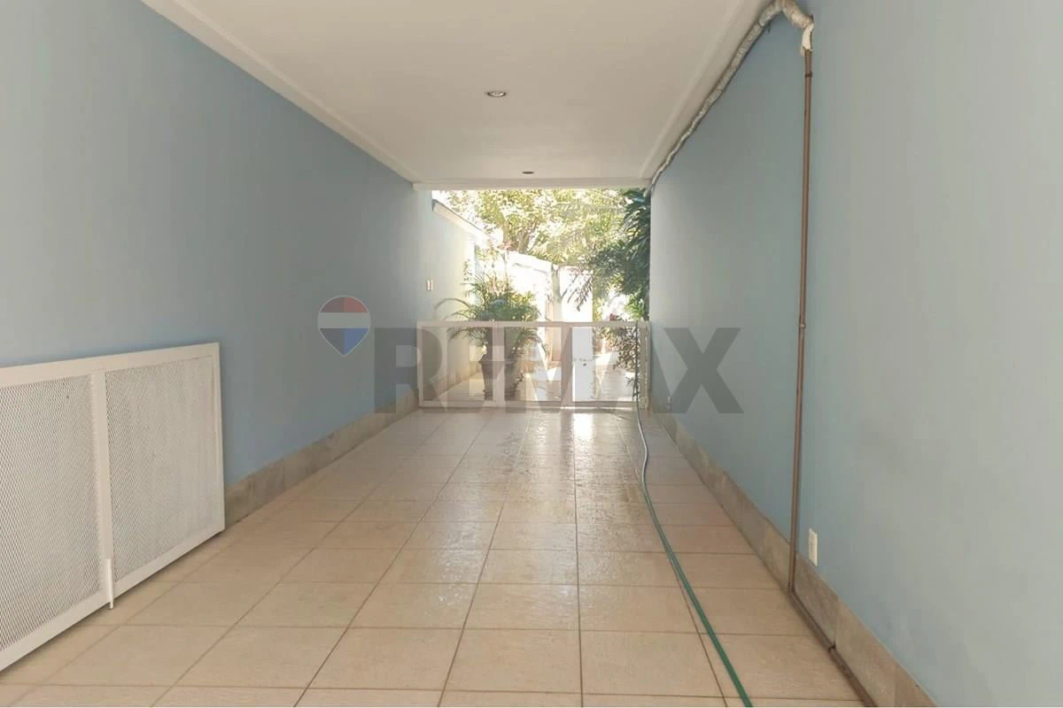 Furnished house with private garden and 5 parking spots — photo 27