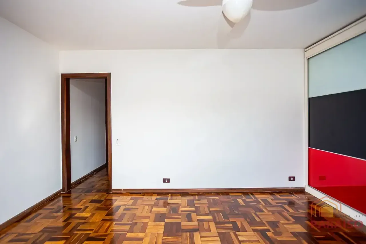 202 m² apartment with 3 bedrooms and a balcony — photo 19