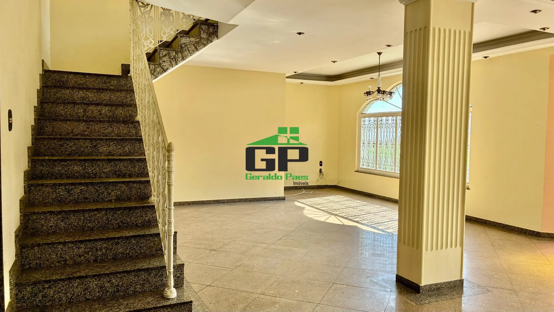 House with 4 bedrooms and 4 bathrooms, separate kitchen — photo 40