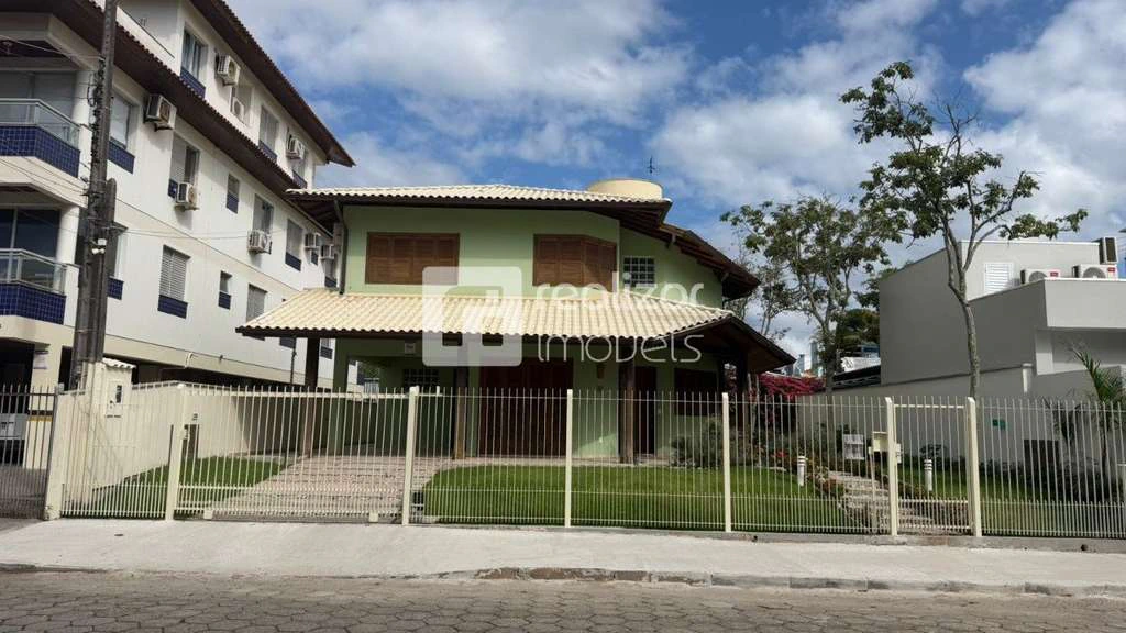 Casa en alquiler con 4 dormitorios y jardín privado — photo 2