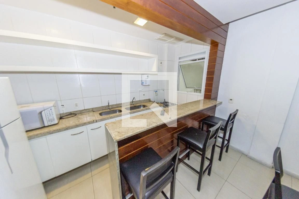 Furnished 2-bedroom apartment with 1 bath and parking — photo 21