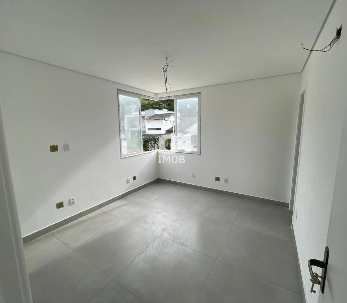 3-suite house with 200 m² and 2 parking spaces — photo 23