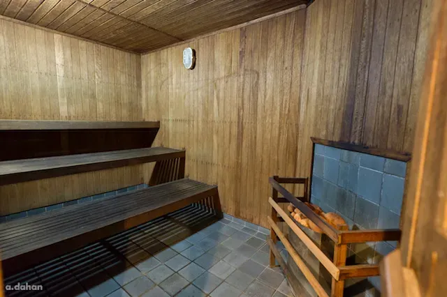 Unfurnished apartment with 4 bedrooms and 5 bathrooms — photo 49