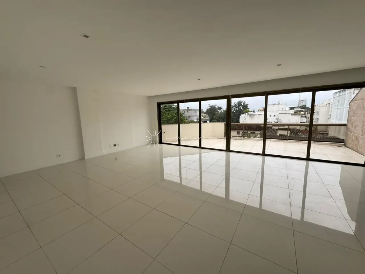 Apartamento com 4 quartos e 5 banheiros com terraço — photo 18