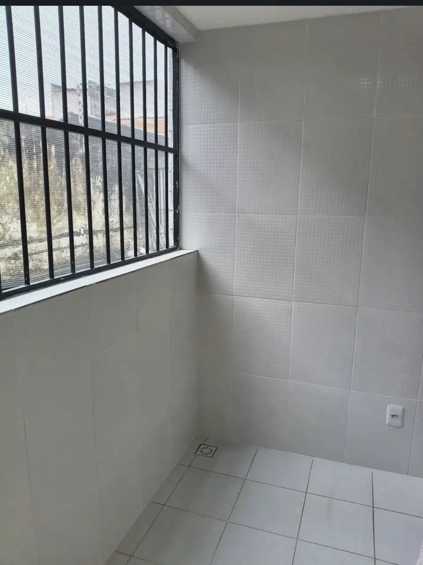 One-bedroom apartment with a washing machine — photo 9