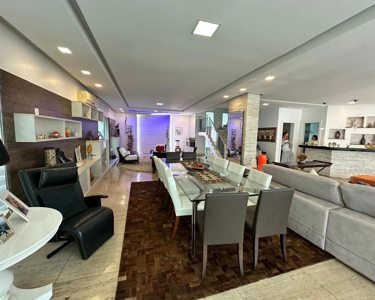 Засклений балкон та 7 спалень: будинок 1000 м² — photo 13