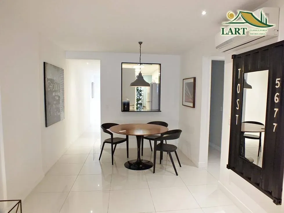 Apartamento com 2 dormitórios e varanda de vidro — photo 14