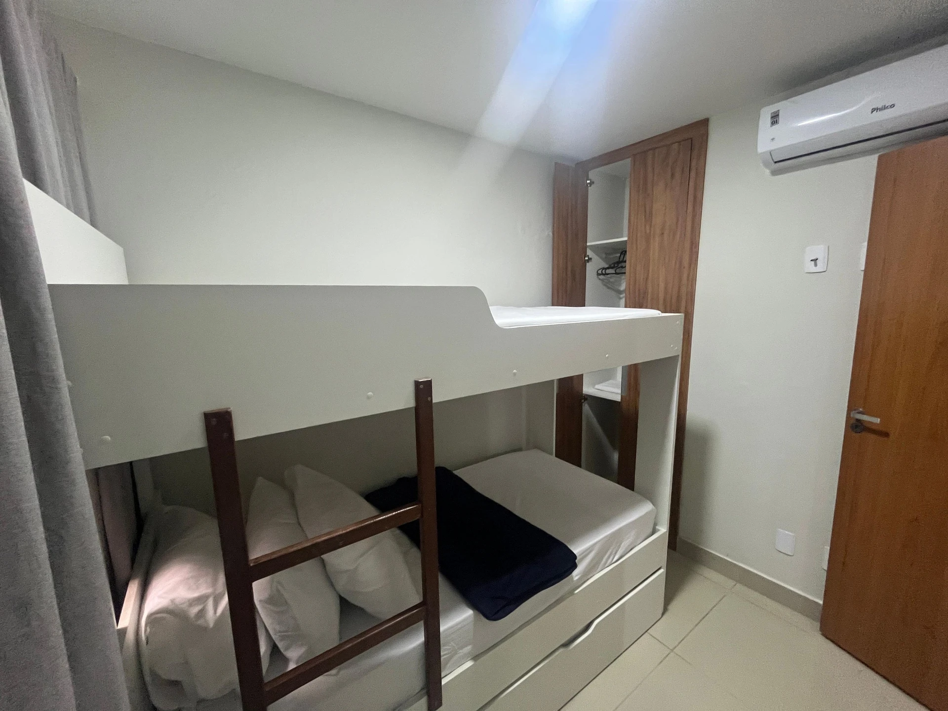 Furnished 2-bedroom apartment with built-in wardrobes — photo 5