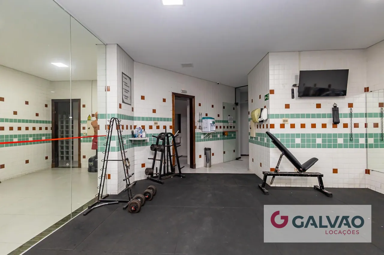 One-bedroom apartment in a building with a gym — photo 13