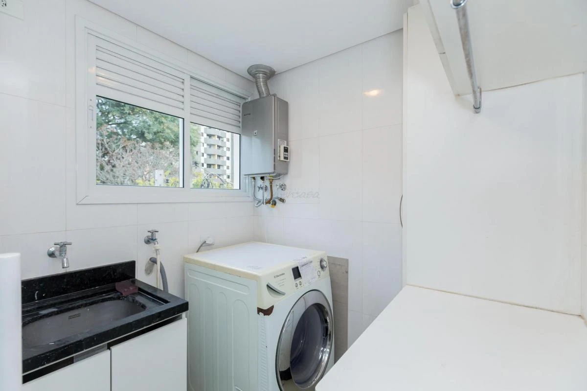 Apartment, 72 m², with a glass-enclosed balcony — photo 26