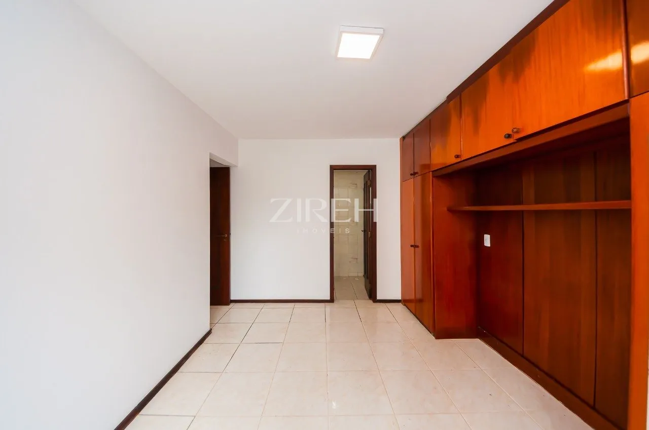 3-bedroom apartment in a building with a gym — photo 14