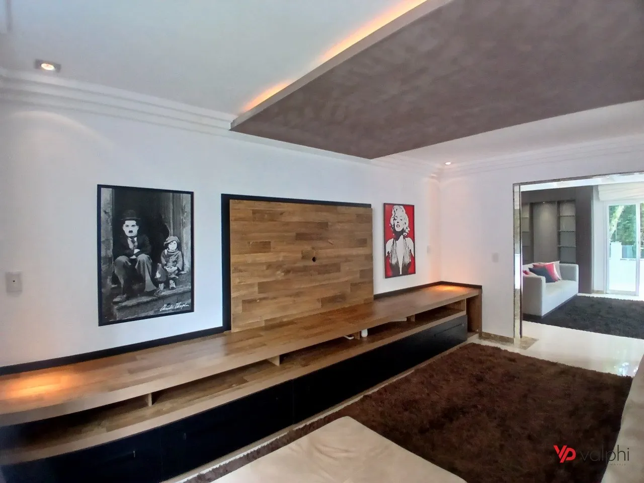 4-bedroom house with a grill on the balcony — photo 16