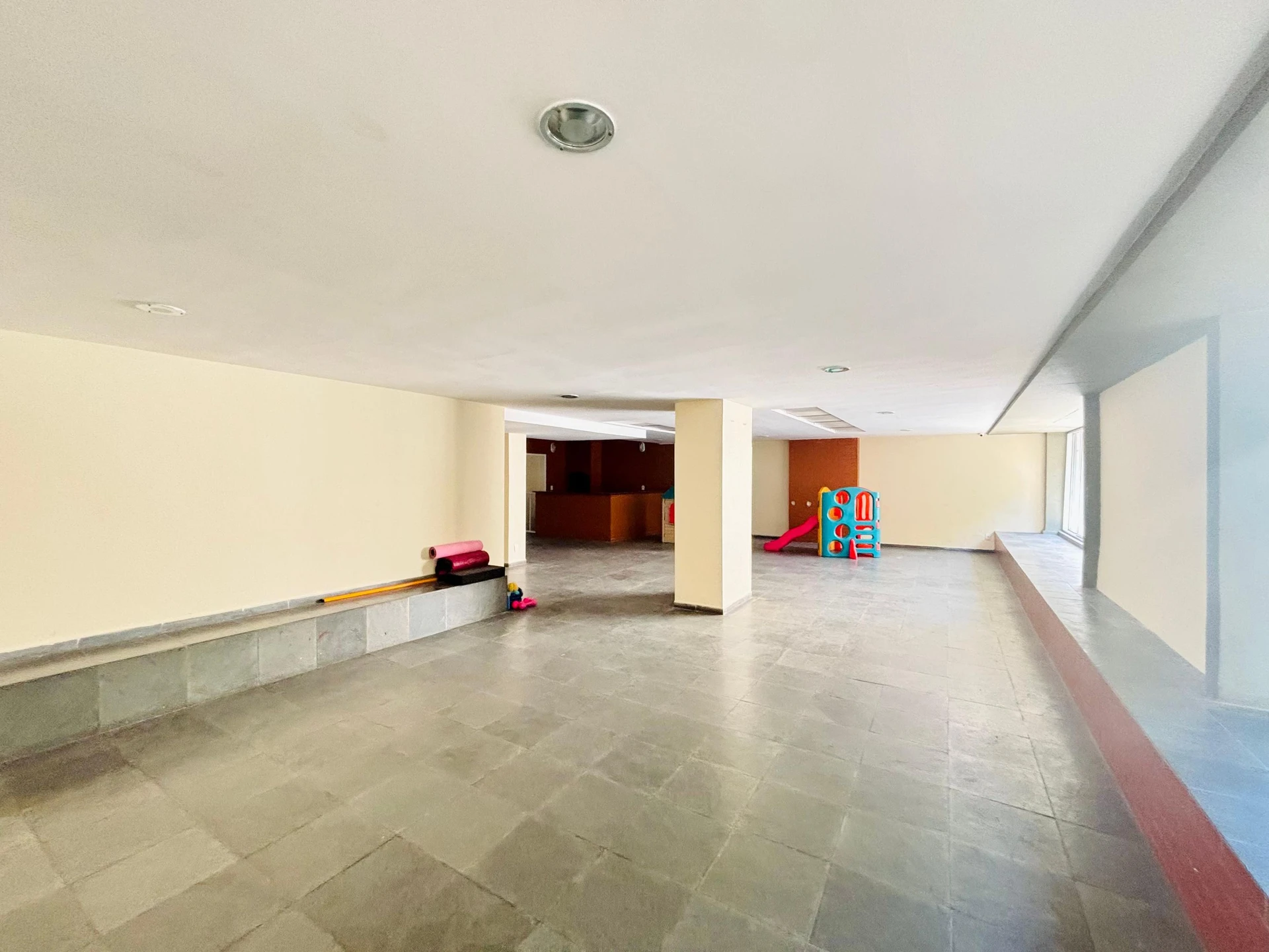 3-bedroom apartment with a mountain view — photo 15