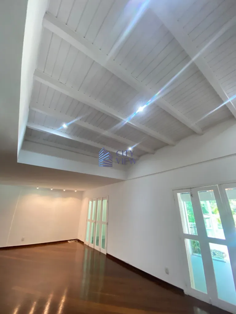 Unfurnished 4-bedroom house with 1000 m² — photo 3