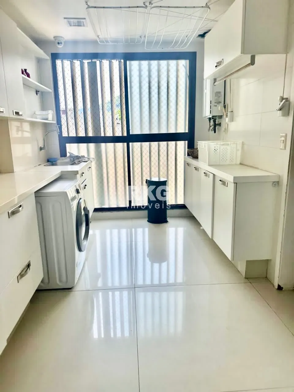 Apartamento mobiliado com 4 quartos e 4 banheiros — photo 13