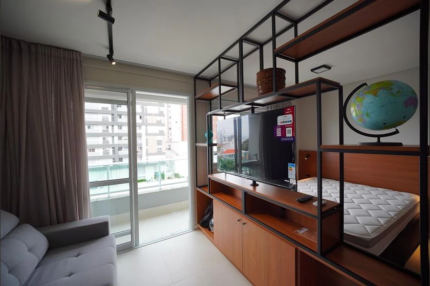 Studio with 1 bedroom and 1 bathroom, includes parking — photo 2