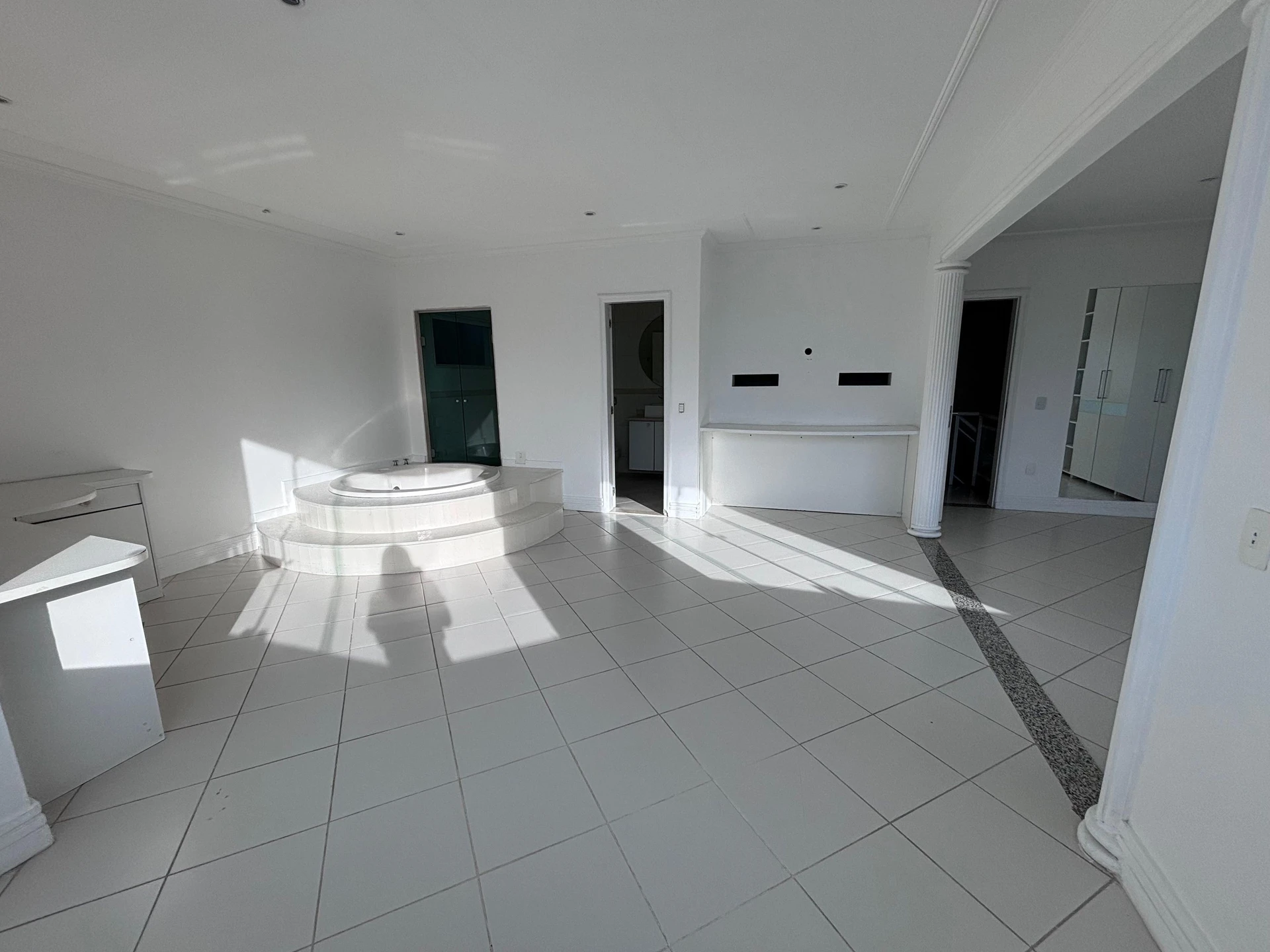 Condo house with 6 bedrooms and a balcony grill — photo 16