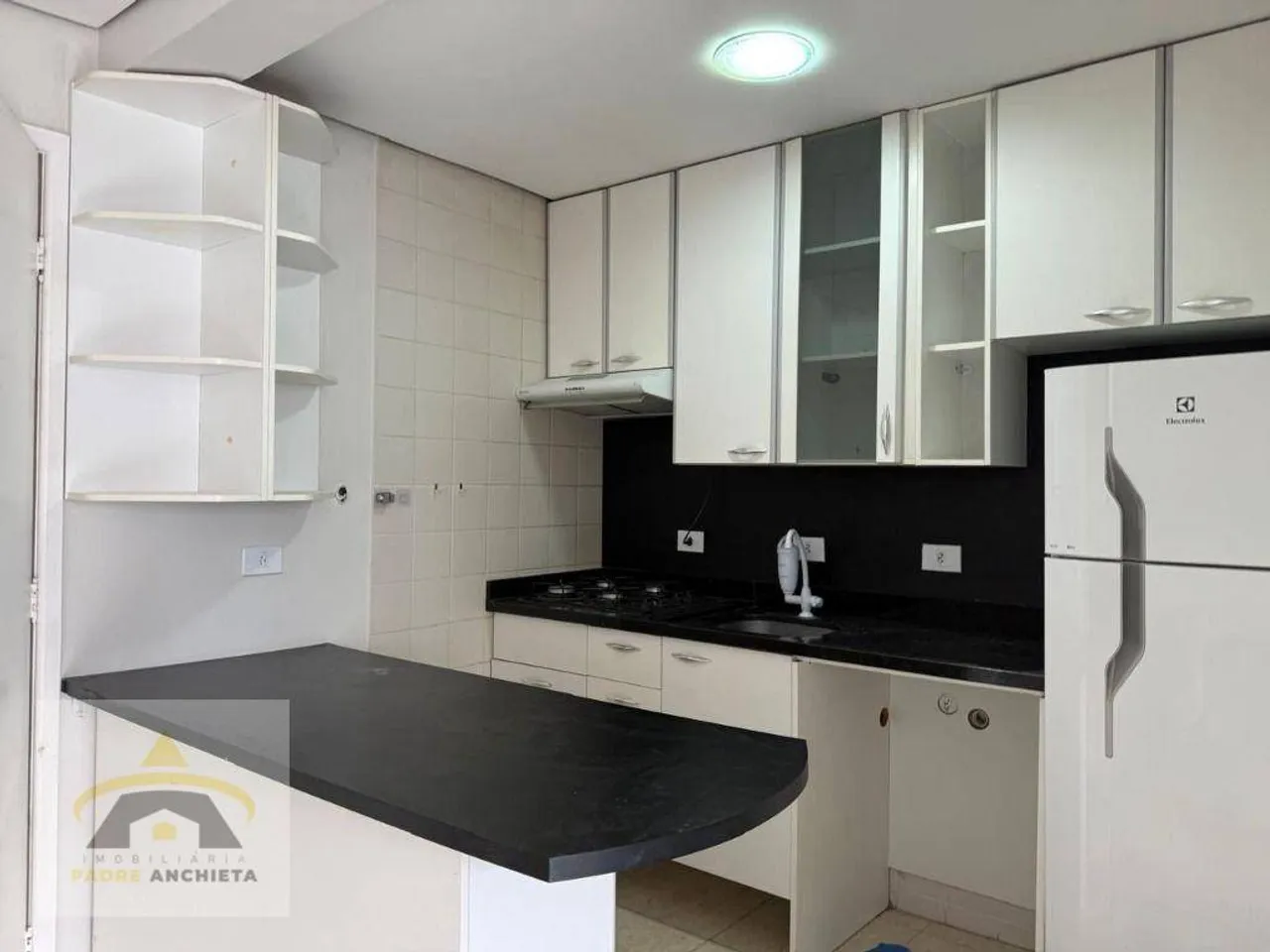 1-bedroom apartment with a gas open-plan kitchen — photo 2