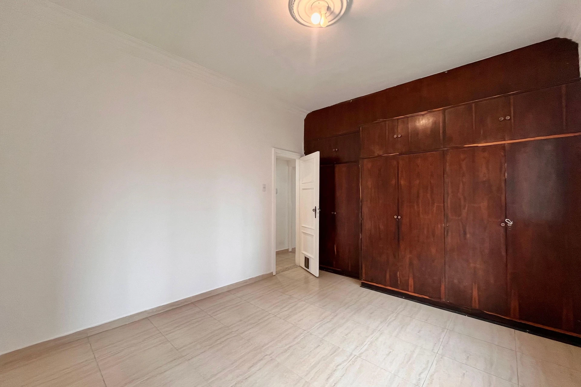 3-bedroom apartment with separate kitchen and electric stove — photo 25