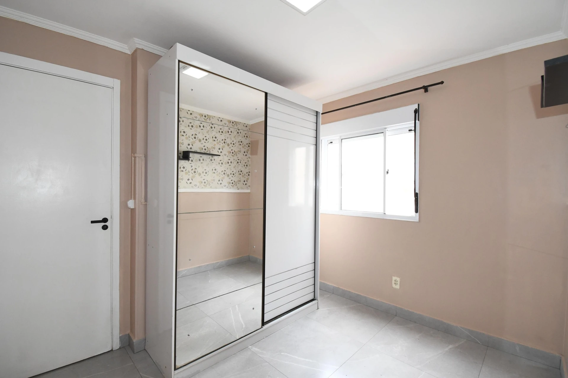 2-bedroom apartment in a building with a gym — photo 21