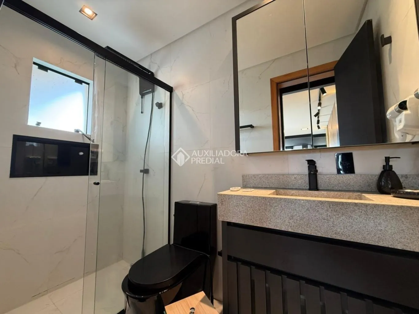 Apartamento amueblado de 1 dormitorio con baño en suite — photo 12