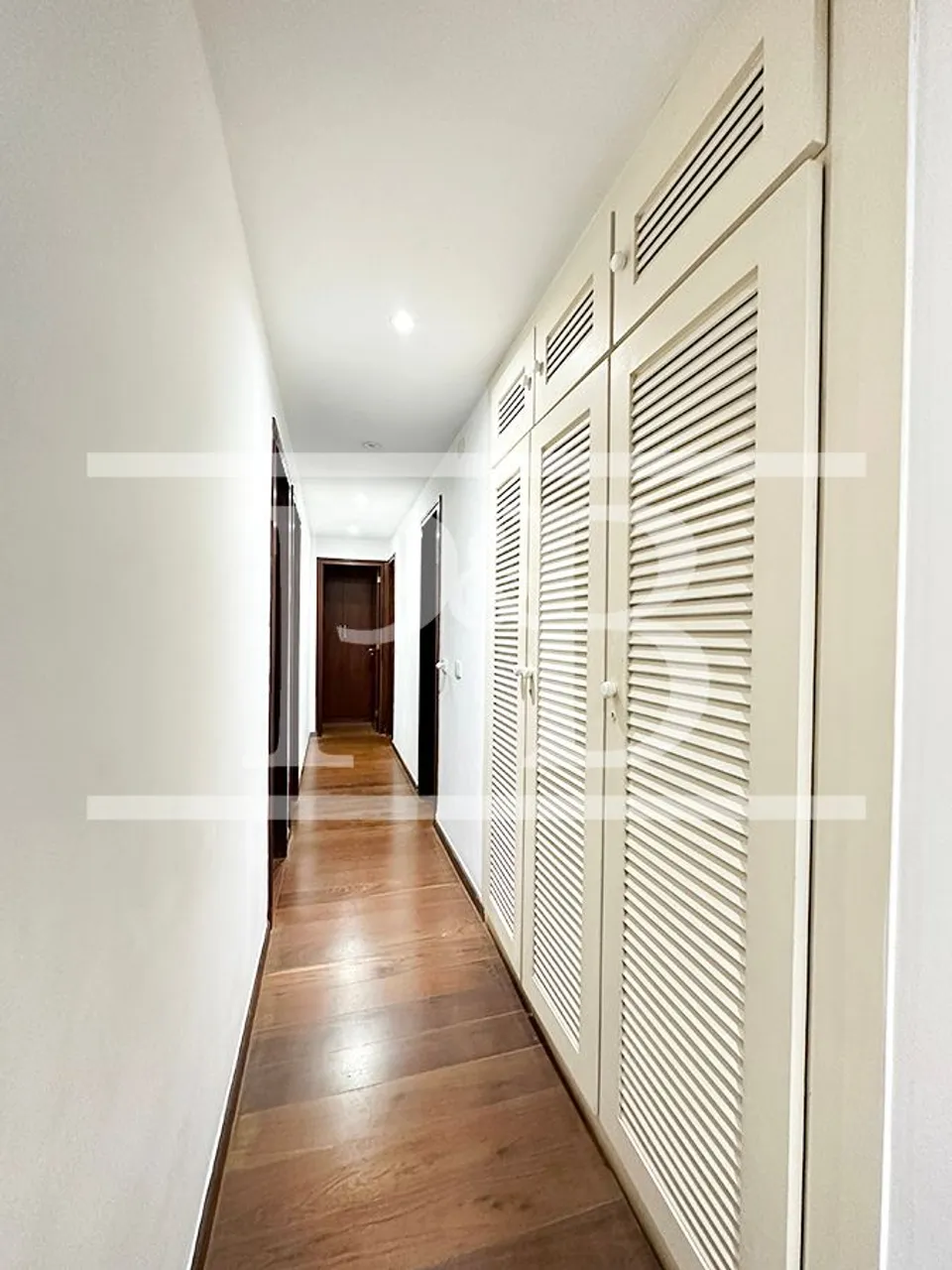 4-bedroom apartment with 250 m² and glassed-in balcony — photo 5