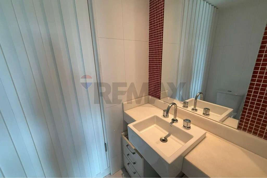 Furnished 246 m² apartment with 4 bedrooms and balcony — photo 14