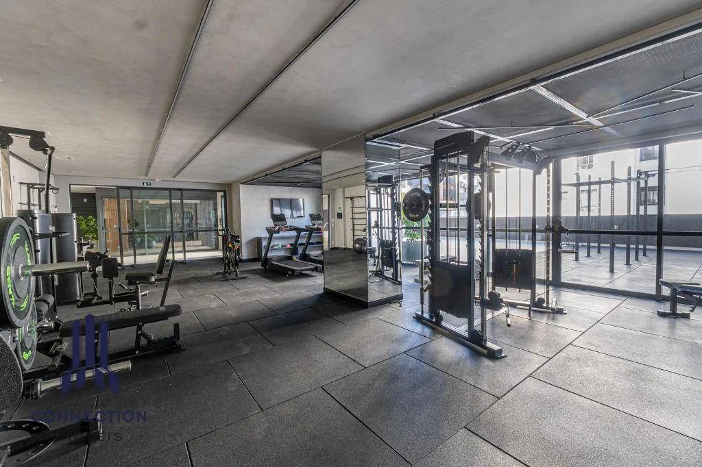 Floor-to-ceiling windows in a 2-bedroom apartment, 83 m² — photo 38