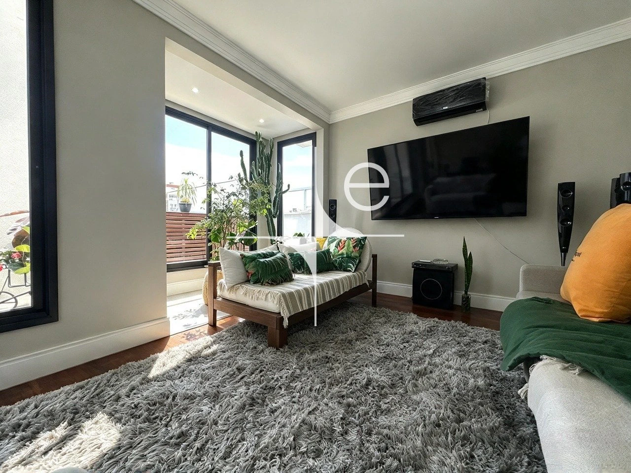 Furnished apartment, 184 m², with floor-to-ceiling windows — photo 5