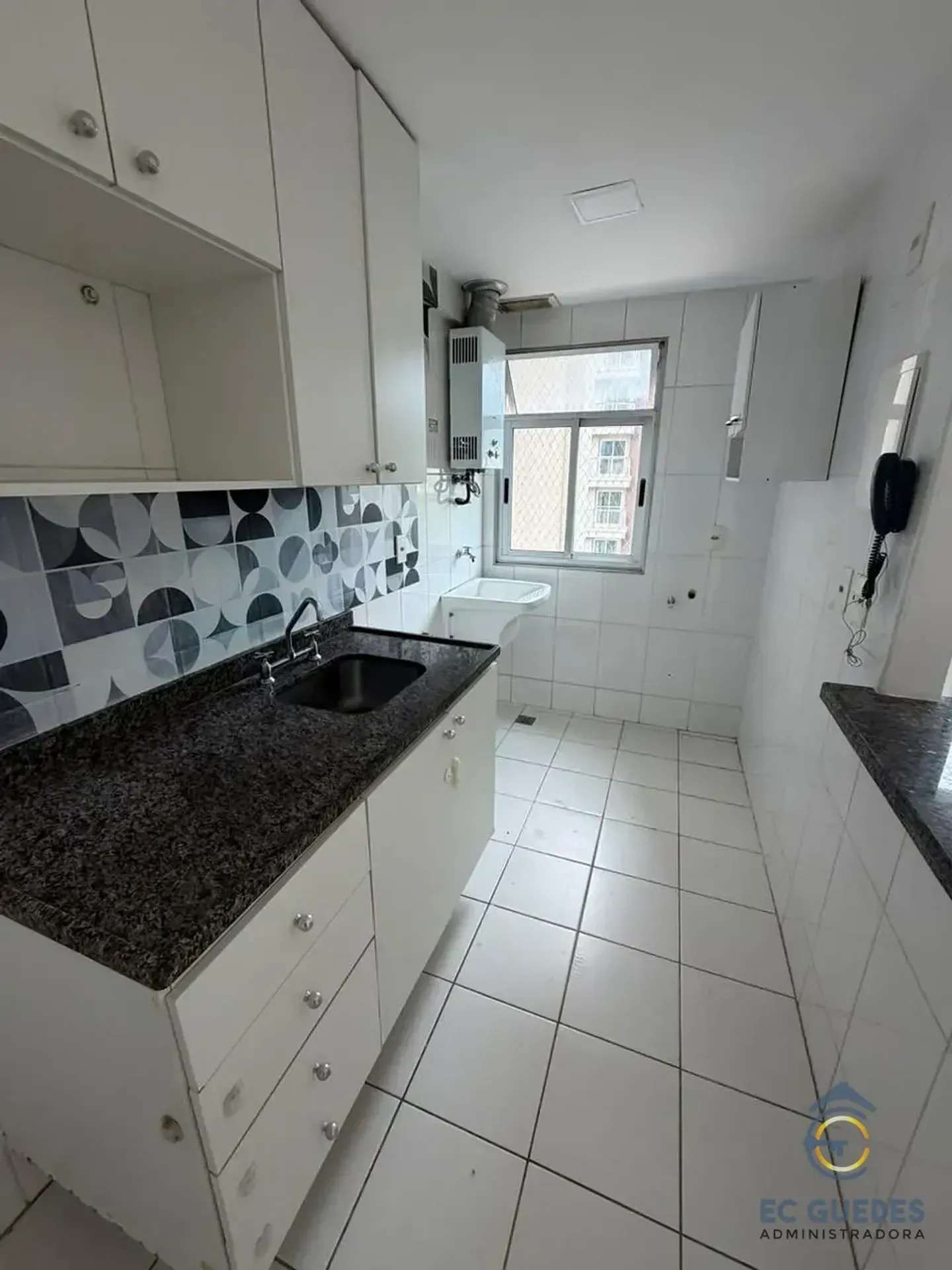 2-bedroom apartment with a mountain view in Rio de Janeiro — photo 11