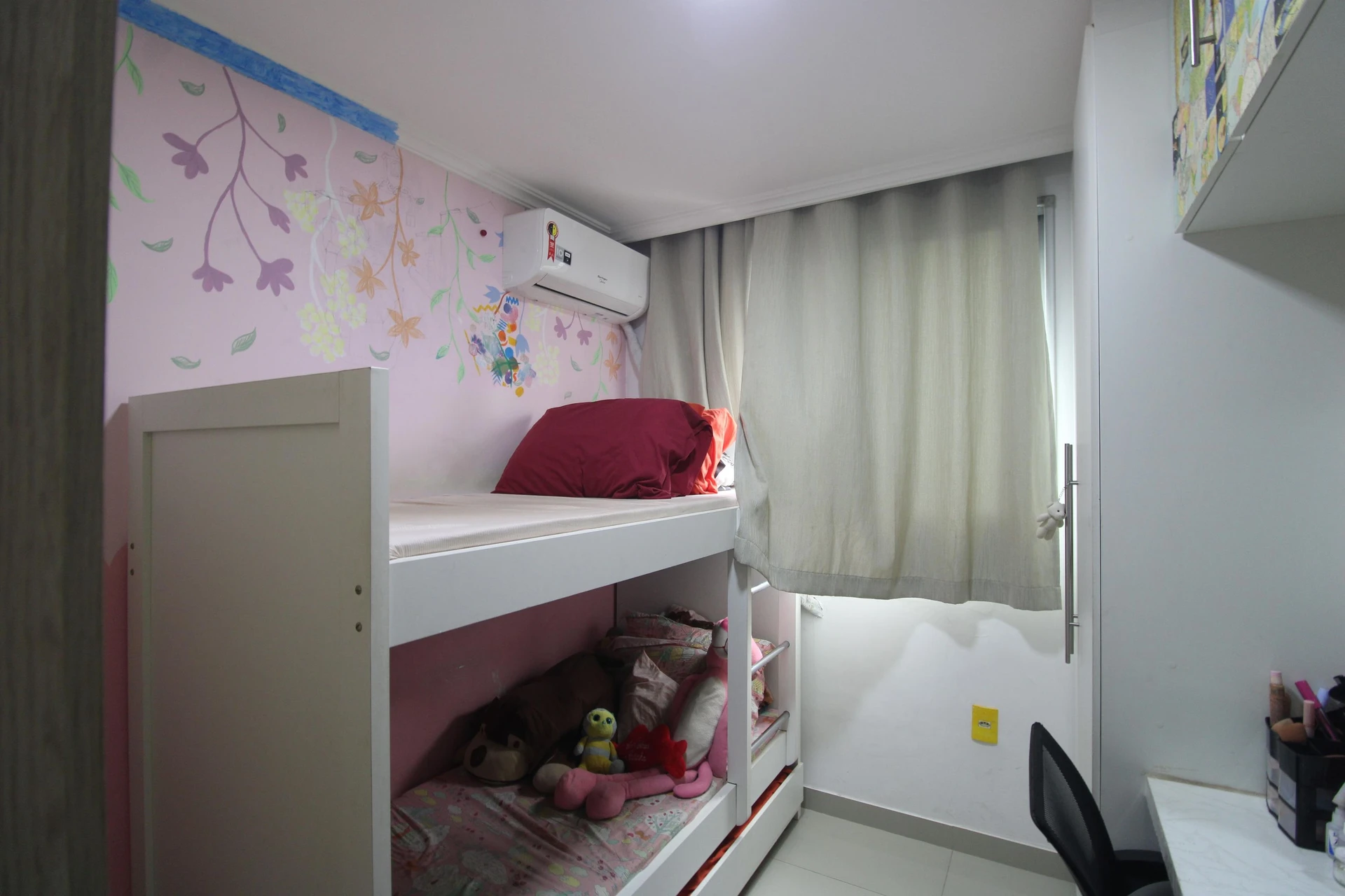Furnished 2-bedroom apartment with a balcony — photo 15