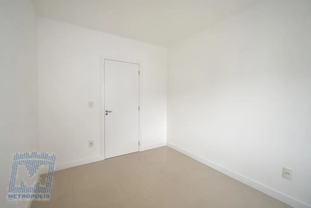 2-bedroom apartment with a mountain view in Florianópolis — photo 16
